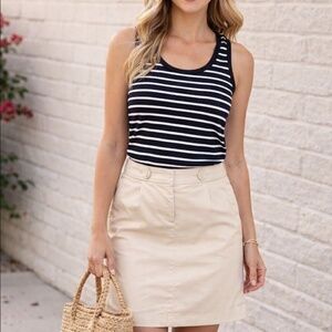 J CREW CLASSIC STYLE KHAKI  CHINO SKIRT w/ FLATTERING STRAIGHT FIT - LIKE NEW -8